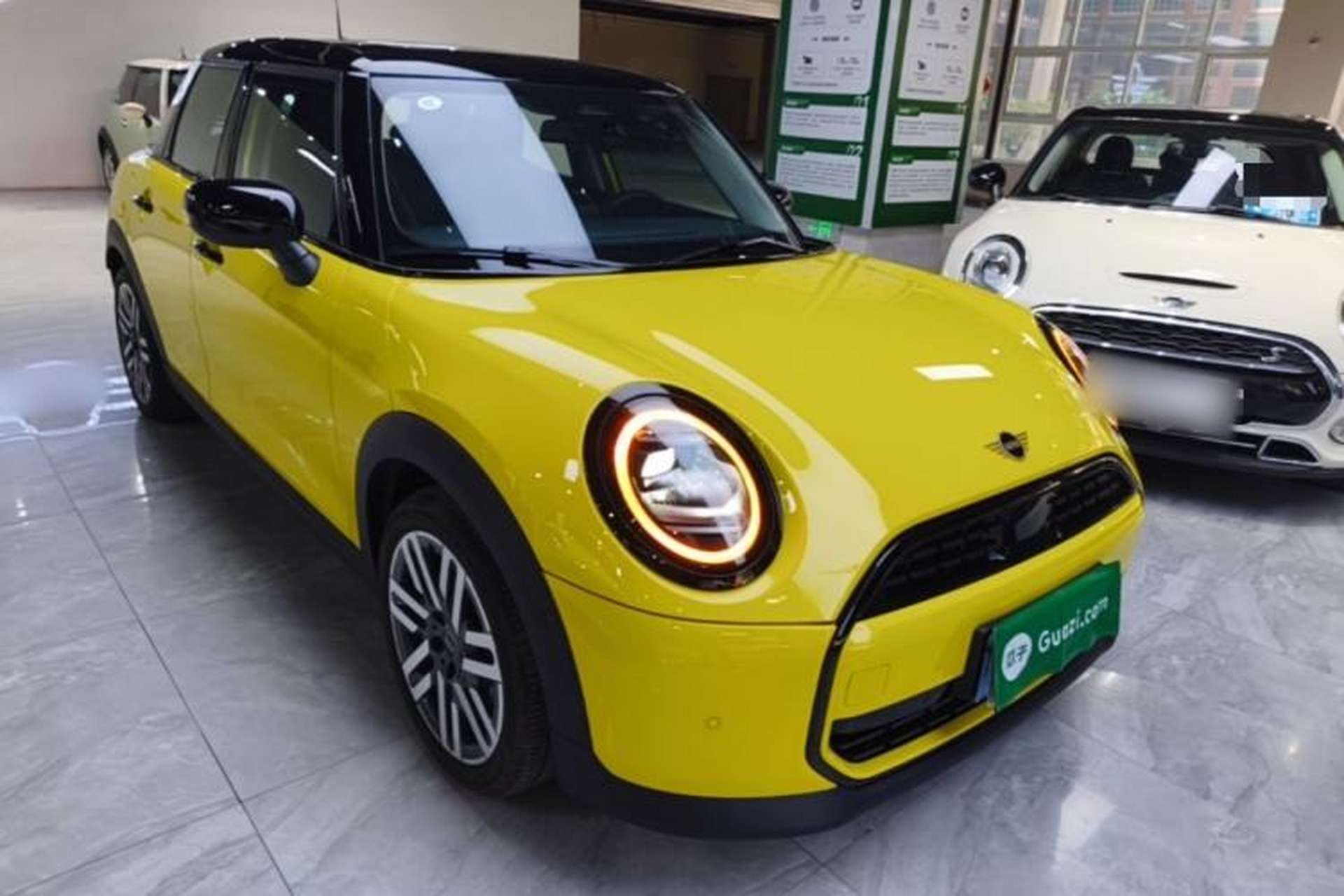 Used MINI 2025 1.5T COOPER Classic Edition Five-Door Version Front Right 45 Deg