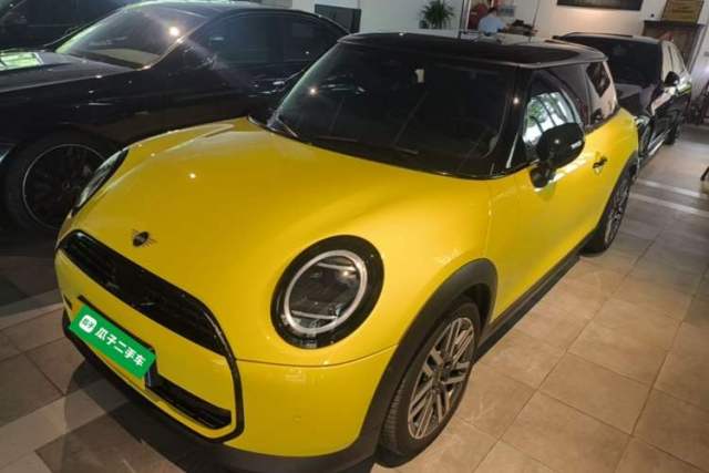 Used MINI 2025 1.5T COOPER Classic Edition