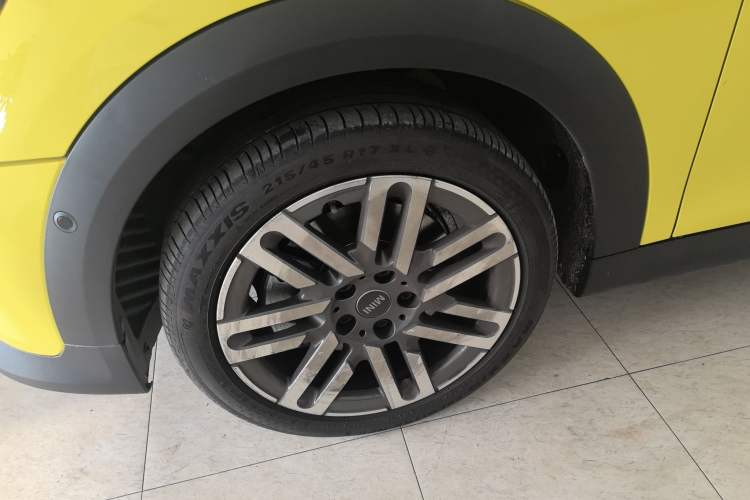 Used MINI 2025 1.5T COOPER Classic Edition Five-Door Version Left Front Wheel Hub