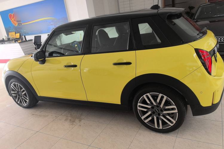 Used MINI 2025 1.5T COOPER Classic Edition Five-Door Version Left Side
