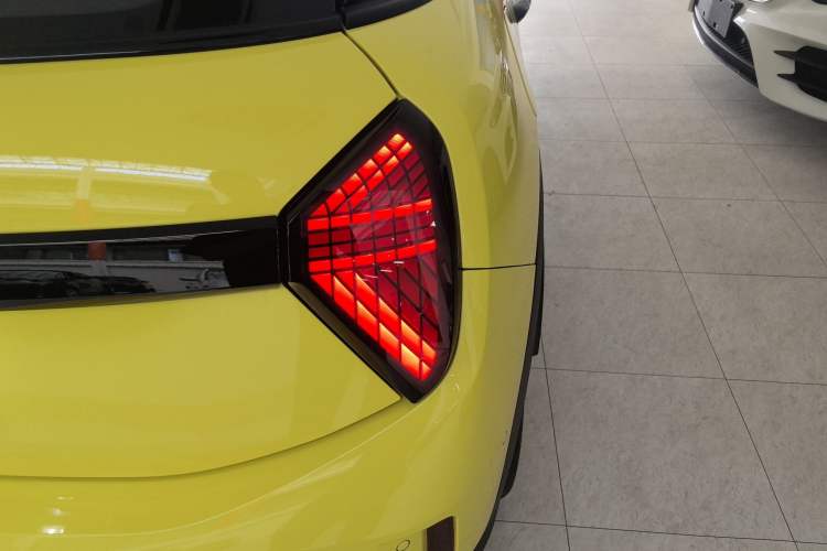Used MINI 2025 1.5T COOPER Classic Edition Five-Door Version Right Rear Taillight