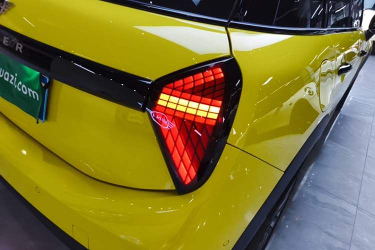 Used MINI 2025 1.5T COOPER Classic Edition Five-Door Version Right Rear Taillight