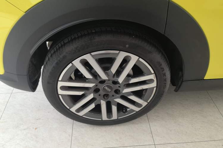 Used MINI 2025 1.5T COOPER Classic Edition Five-Door Version Right Rear Wheel Hub