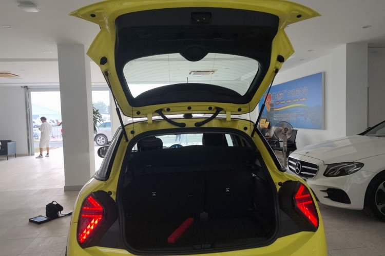 Used MINI 2025 1.5T COOPER Classic Edition Five-Door Version Trunk