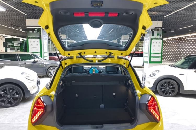 Used MINI 2025 1.5T COOPER Classic Edition Five-Door Version Trunk