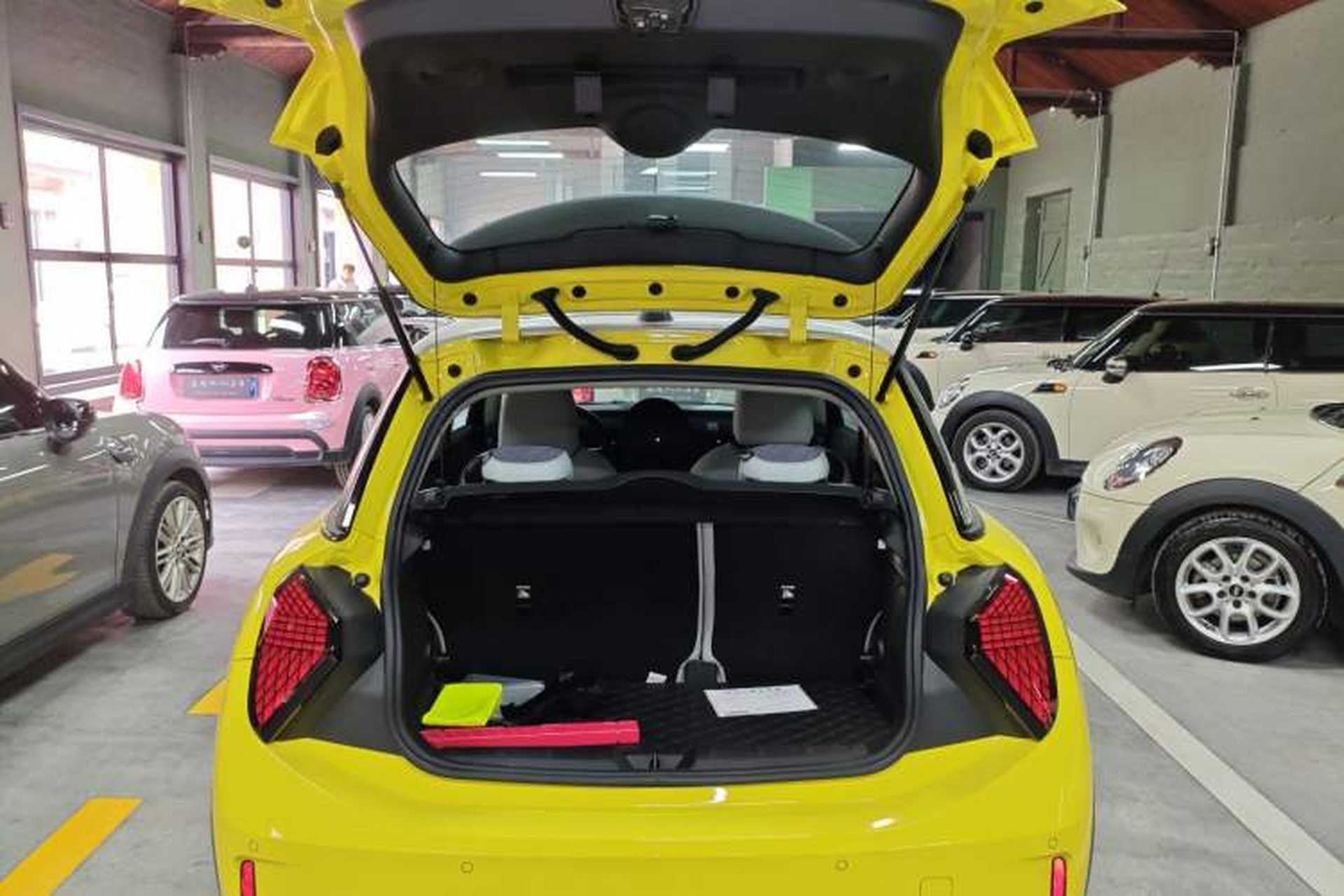 Used MINI 2025 1.5T COOPER Classic Edition Trunk