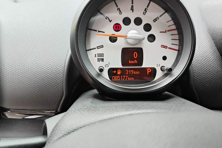 Used MINI Paceman 2013 1.6L COOPER Odometer Close Up