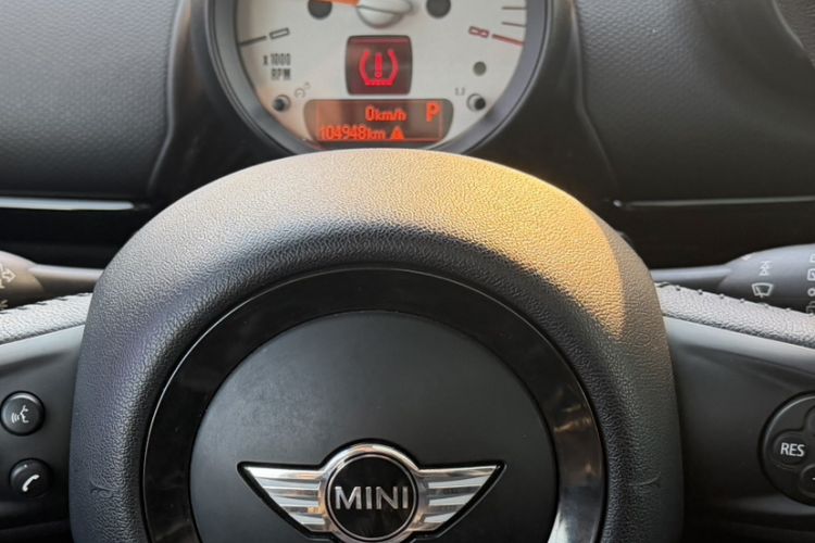 Used MINI Paceman 2013 1.6L COOPER Odometer Close Up