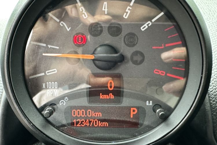 Used MINI Paceman 2014 1.6T COOPER ALL4 Odometer Close Up