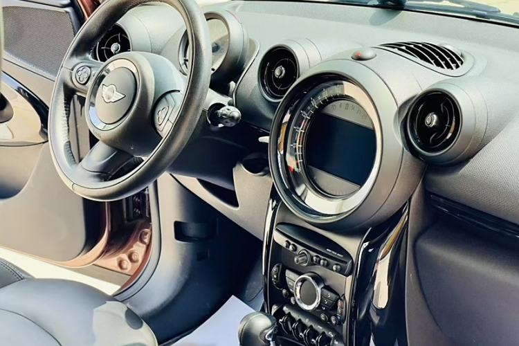 Used MINI Paceman 2014 1.6L COOPER Interior 2