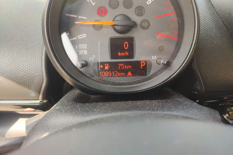 Used MINI Paceman 2014 1.6L COOPER Odometer Close Up