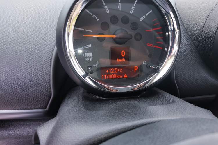 Used MINI Paceman 2014 1.6T COOPER S ALL4 Odometer Close Up