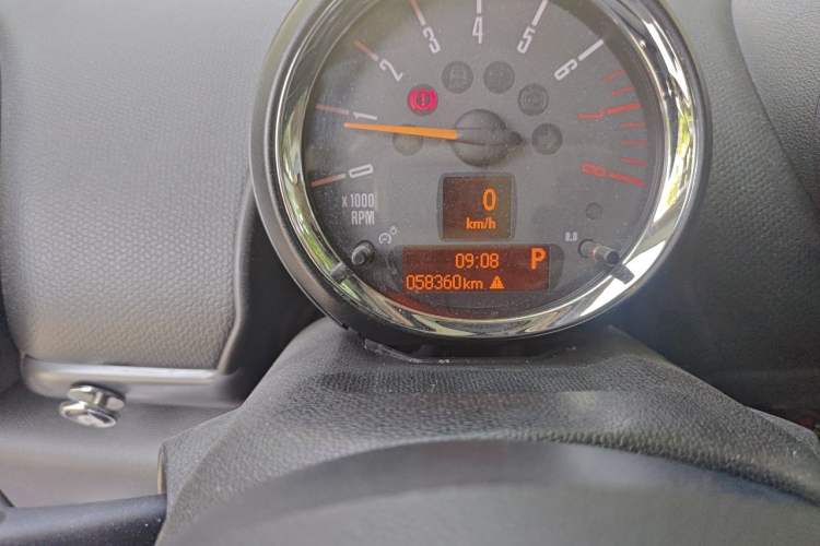 Used MINI Paceman 2014 1.6T COOPER S ALL4 Odometer Close Up