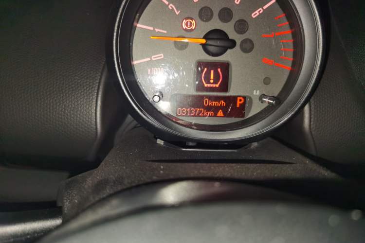Used MINI Paceman 2014 1.6T COOPER ALL4 Odometer Close Up