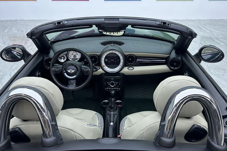 Used MINI Roadster 2012 1.6L COOPER Interior 2