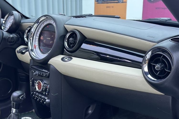 Used MINI Roadster 2012 1.6L COOPER Interior 4