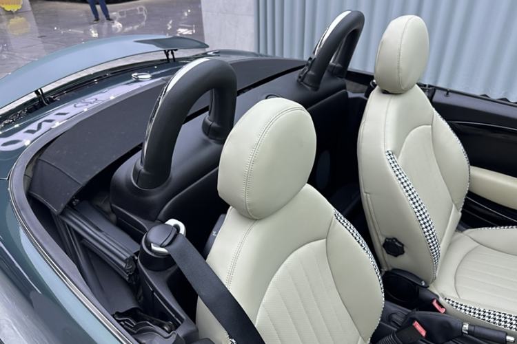 Used MINI Roadster 2012 1.6L COOPER Interior 5