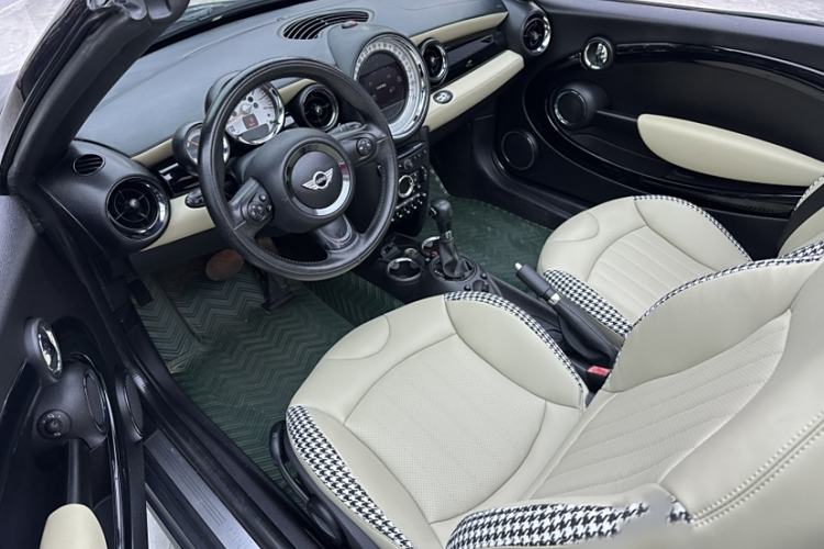 Used MINI Roadster 2012 1.6L COOPER Interior 6