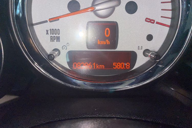 Used MINI Roadster 2012 1.6L COOPER Odometer Close Up