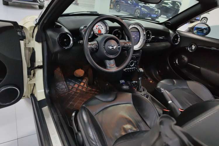 Used MINI Roadster 2012 1.6L COOPER Center Console