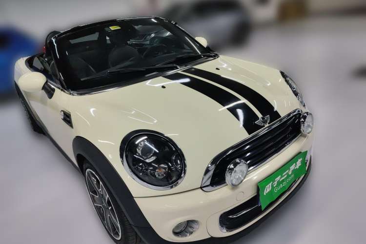 Used MINI Roadster 2012 1.6L COOPER Front Right 45 Deg