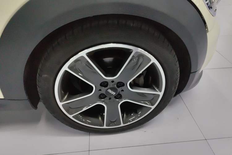 Used MINI Roadster 2012 1.6L COOPER Right Front Wheel Hub