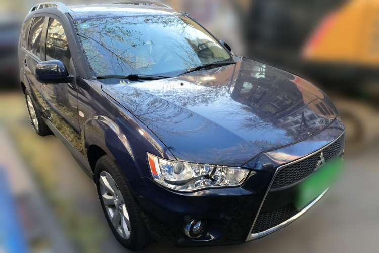 Used Mitsubishi 2010 Kinhui 2.4 Fashion Edition Front Right 45 Deg