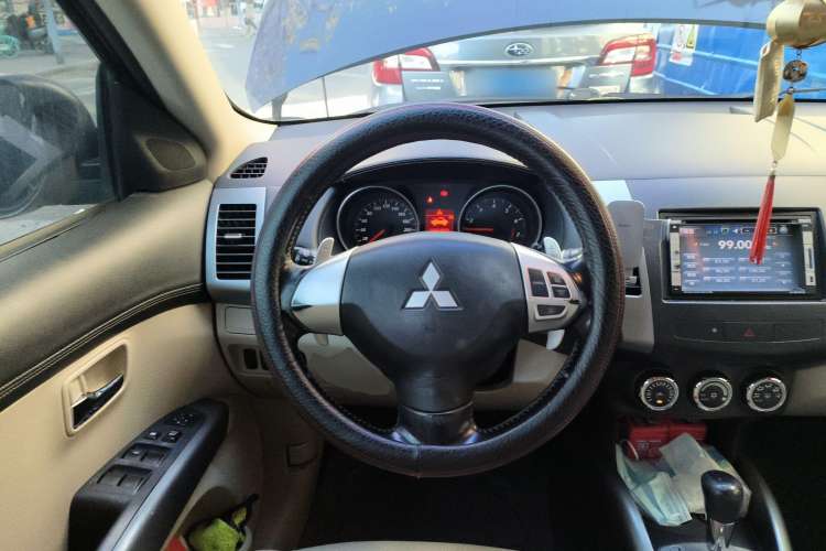 Used Mitsubishi 2010 Kinhui 2.4 Fashion Edition Steering Wheel