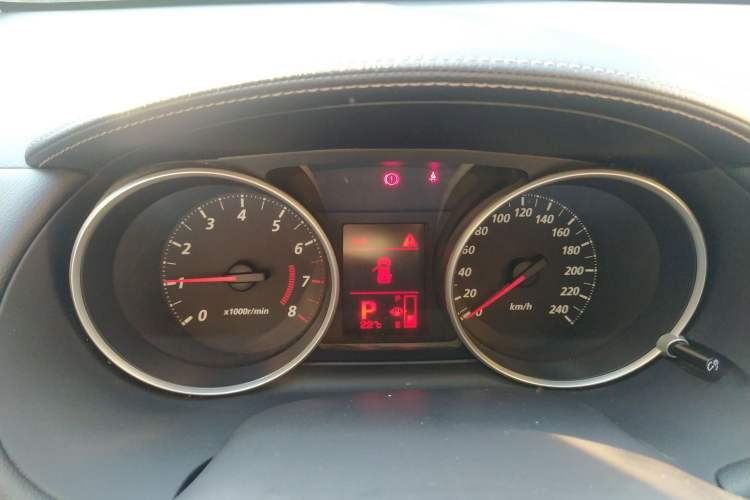 Used Mitsubishi 2012 Kicks 2.4 Fashion Navigation Edition Instrument Cluster