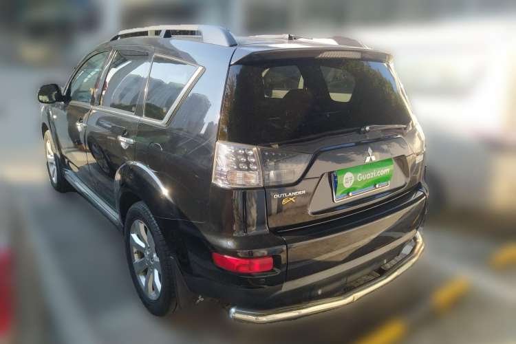 Used Mitsubishi 2012 Kicks 2.4 Fashion Navigation Edition Rear Left 45 Deg