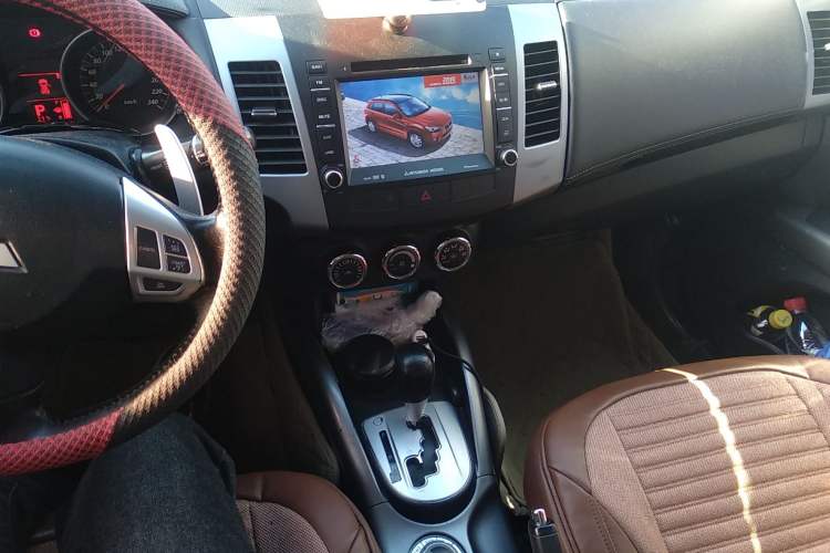 Used Mitsubishi 2012 Kicks 2.0 Sport Navigation Edition Audio And AC Panel