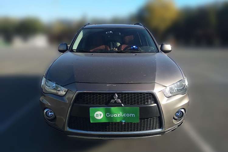 Used Mitsubishi 2012 Kicks 2.0 Sport Navigation Edition Front