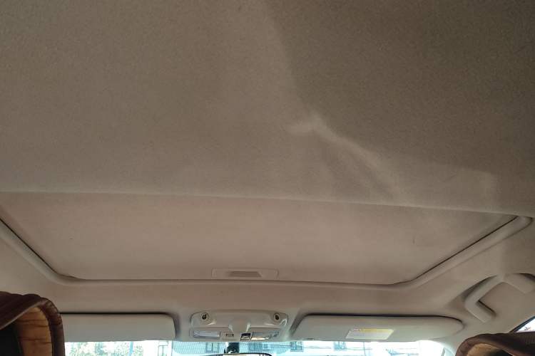 Used Mitsubishi 2012 Kicks 2.0 Sport Navigation Edition Headliner