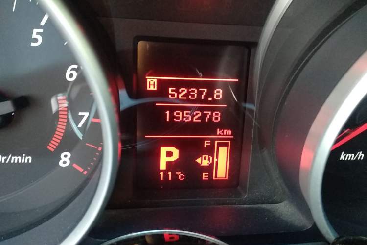 Used Mitsubishi 2012 Kicks 2.0 Sport Navigation Edition Odometer Close Up
