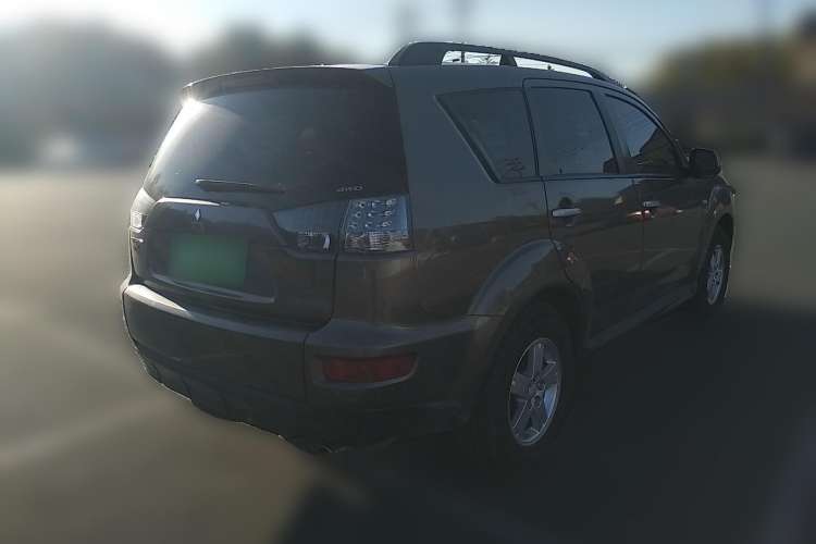 Used Mitsubishi 2012 Kicks 2.0 Sport Navigation Edition Rear Right 45 Deg