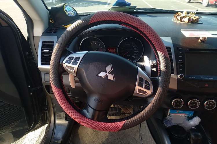 Used Mitsubishi 2012 Kicks 2.0 Sport Navigation Edition Steering Wheel