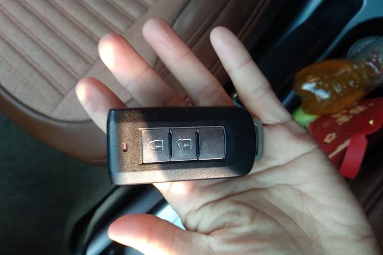 Used Mitsubishi 2012 Kicks 2.0 Sport Navigation Edition Vehicle Key
