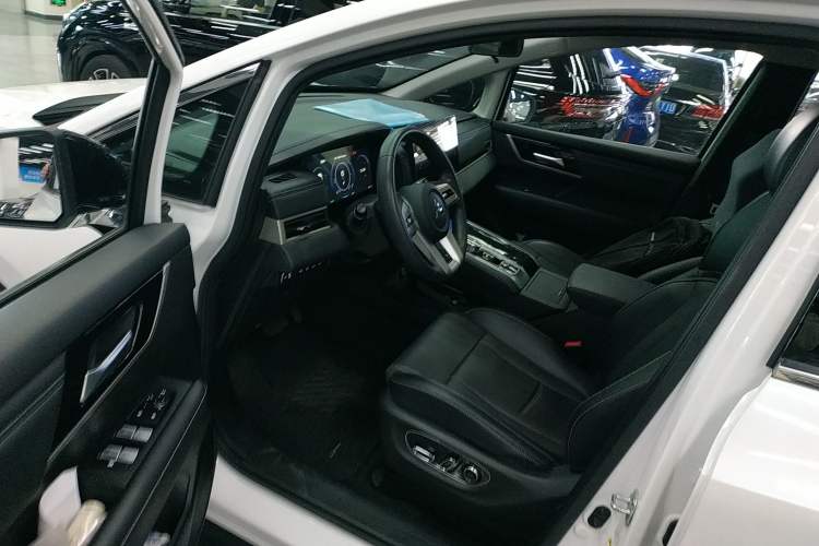 Used Mitsubishi AIRTREK 2022 Hardcore Edition Left Front Seat