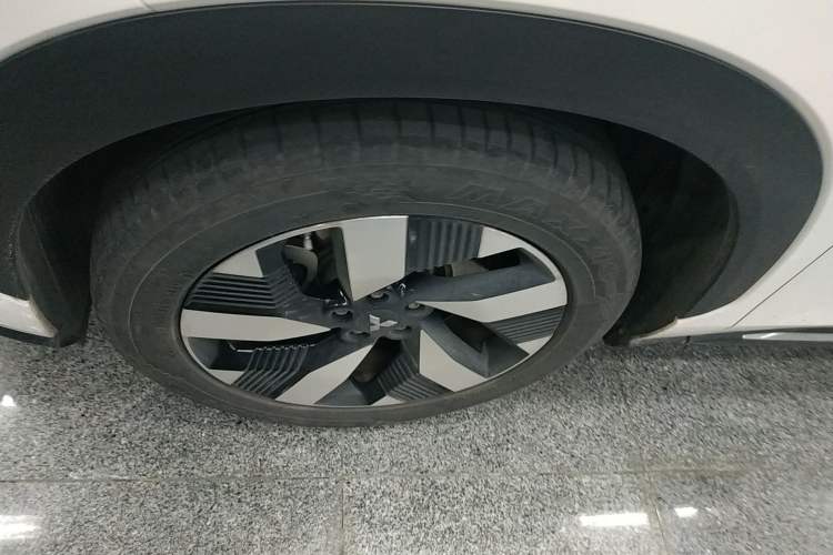 Used Mitsubishi AIRTREK 2022 Hardcore Edition Left Front Wheel Hub