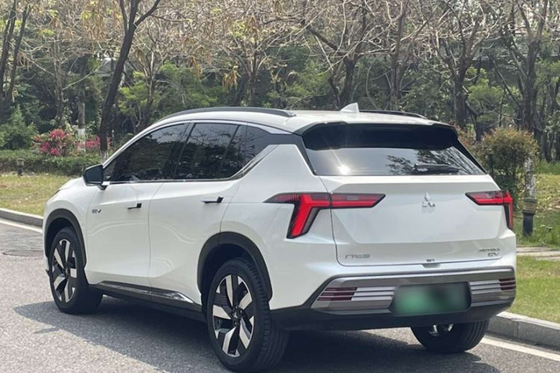 Used Mitsubishi AIRTREK 2022 Hardcore Edition Exterior 6