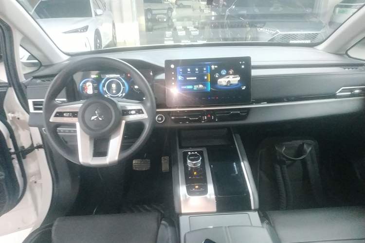 Used Mitsubishi AIRTREK 2022 Pioneer Edition Interior 2