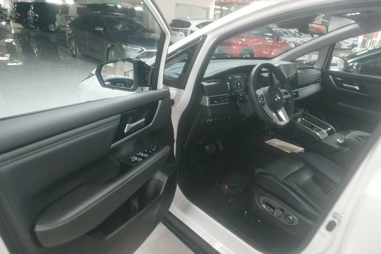 Used Mitsubishi AIRTREK 2022 Pioneer Edition Interior 3