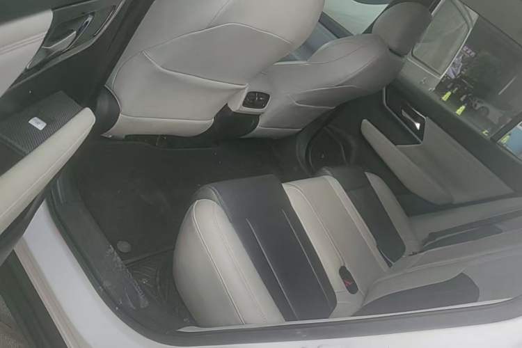 Used Mitsubishi AIRTREK 2022 Hardcore Edition Interior 3