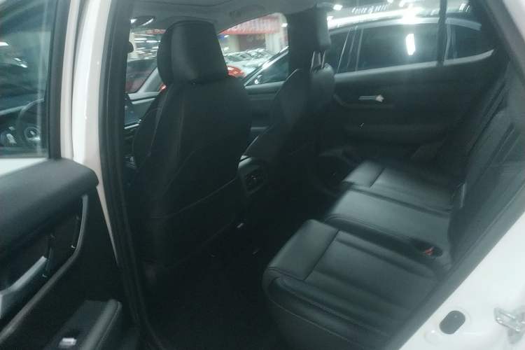 Used Mitsubishi AIRTREK 2022 Pioneer Edition Interior 4