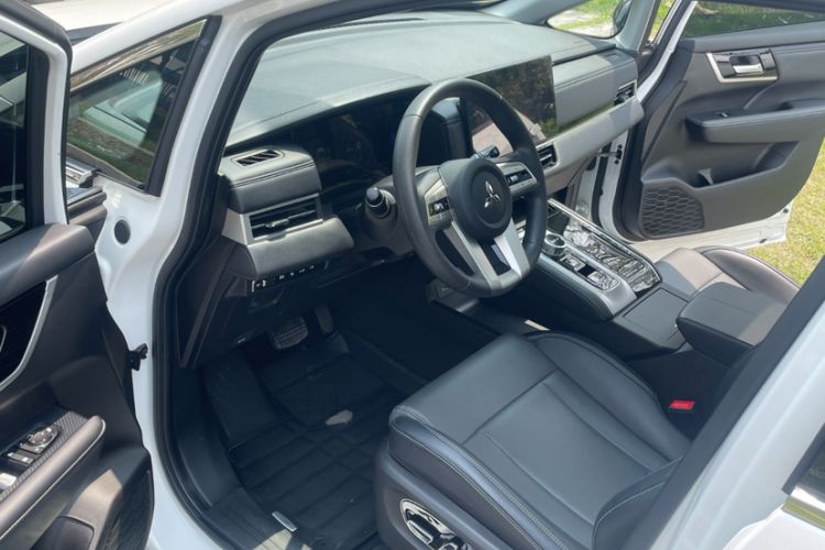 Used Mitsubishi AIRTREK 2022 Hardcore Edition Interior 4
