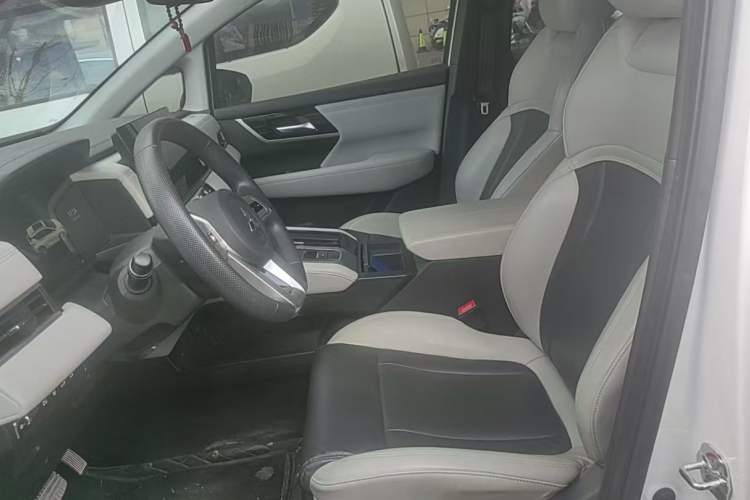 Used Mitsubishi AIRTREK 2022 Hardcore Edition Interior 4