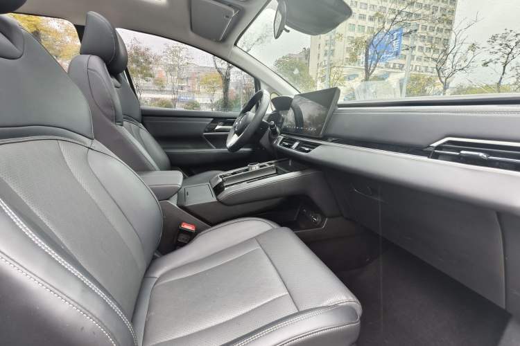 Used Mitsubishi AIRTREK 2022 Pioneer Edition Interior 5