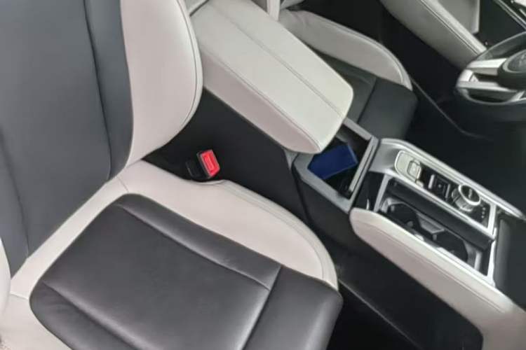 Used Mitsubishi AIRTREK 2022 Hardcore Edition Interior 5