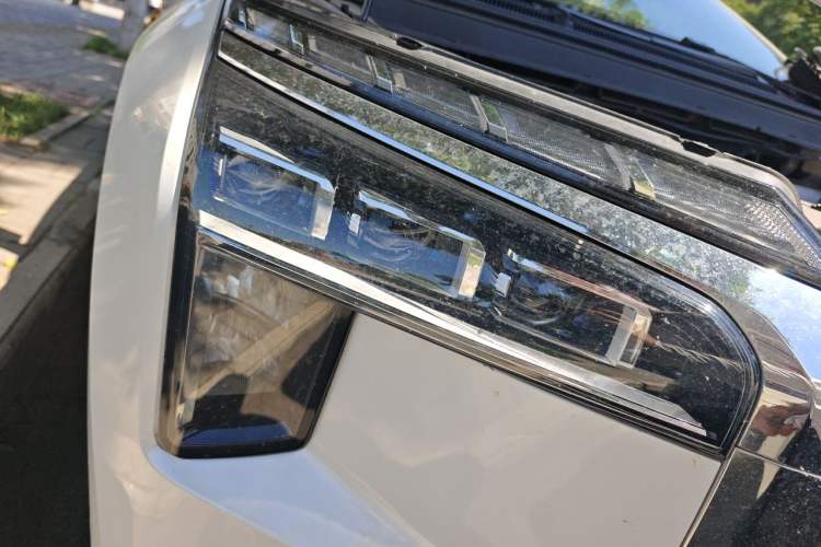 Used Mitsubishi AIRTREK 2022 Hardcore Edition Right Front Headlight
