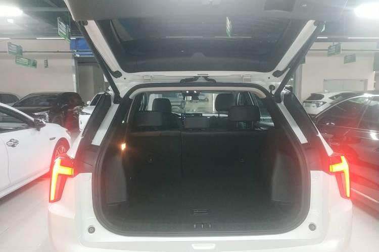 Used Mitsubishi AIRTREK 2022 Pioneer Edition Trunk
